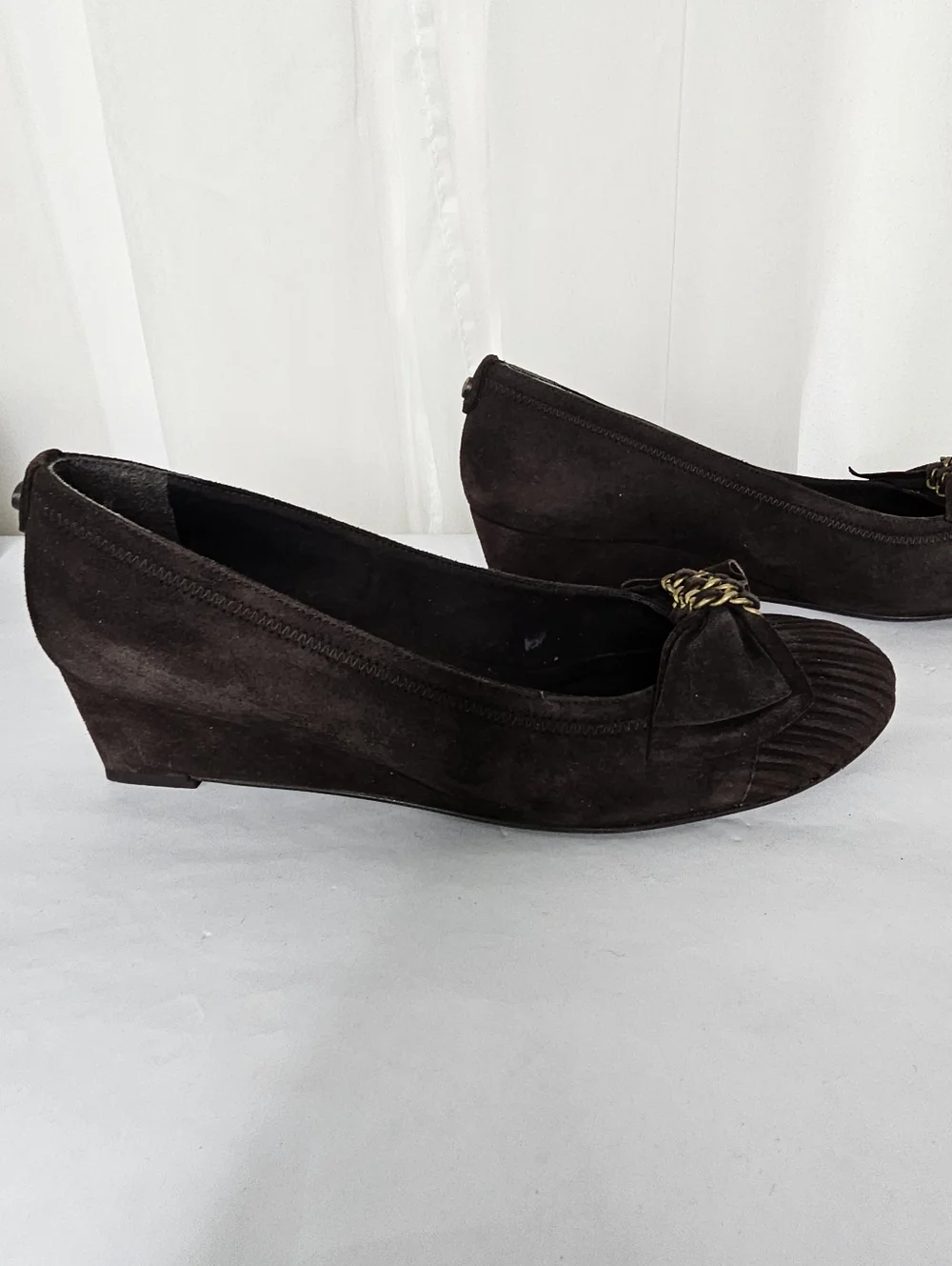 Stuart Weitzman Frobozzie Brown Cola Suede Pleated Wedge Pumps Preppy 90s 8.5 - Picture 3 of 13